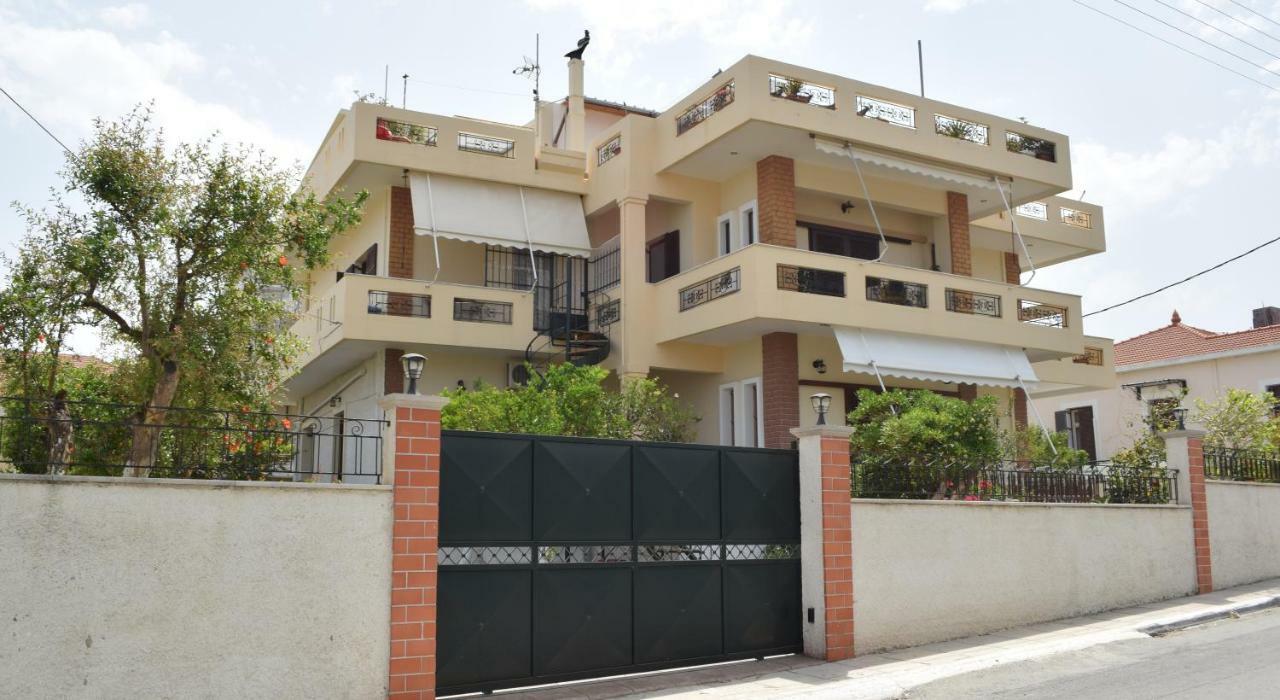 Modern Apartment With Garden Kíssamos Exterior foto